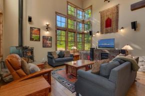 Norse Hall in Tahoe Donner - Gorgeous Home with Private Hot Tub and Gourmet Kitchen Truckee